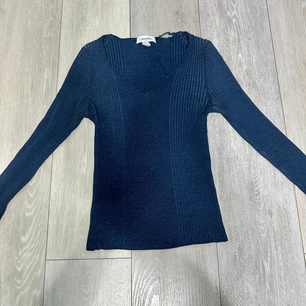 Vintage Calvin Klein silk blend long sleeve stretchy ribbed fitted v neck size s